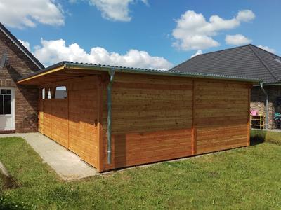 Carport mit Schuppen